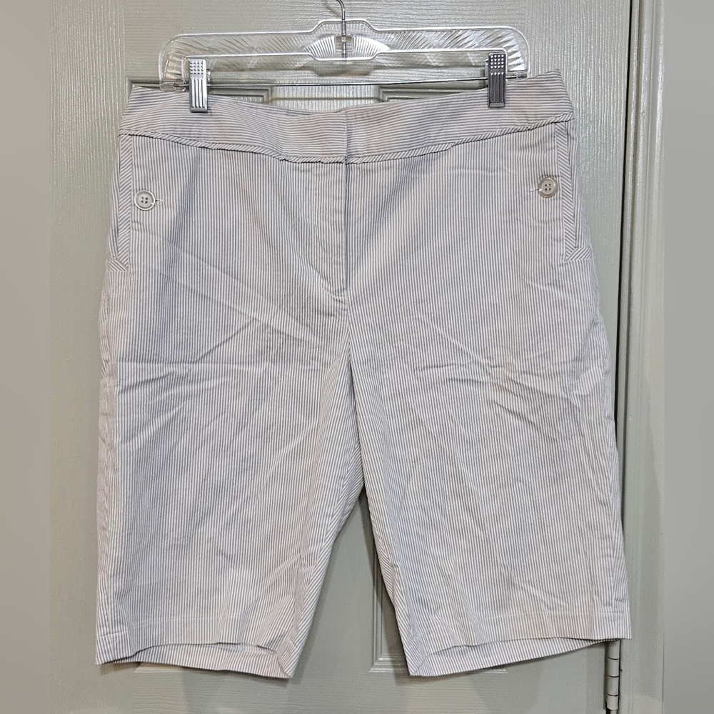 Grace Elements Pinstripe Women's Bermudas